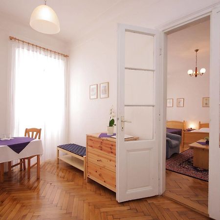 The Green Garland Pension Prague Exterior photo