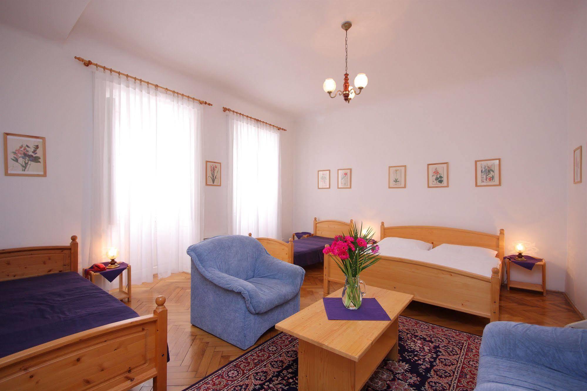 The Green Garland Pension Prague Exterior photo
