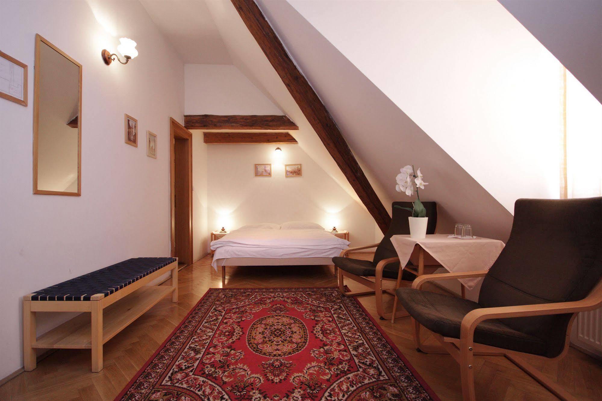 The Green Garland Pension Prague Exterior photo