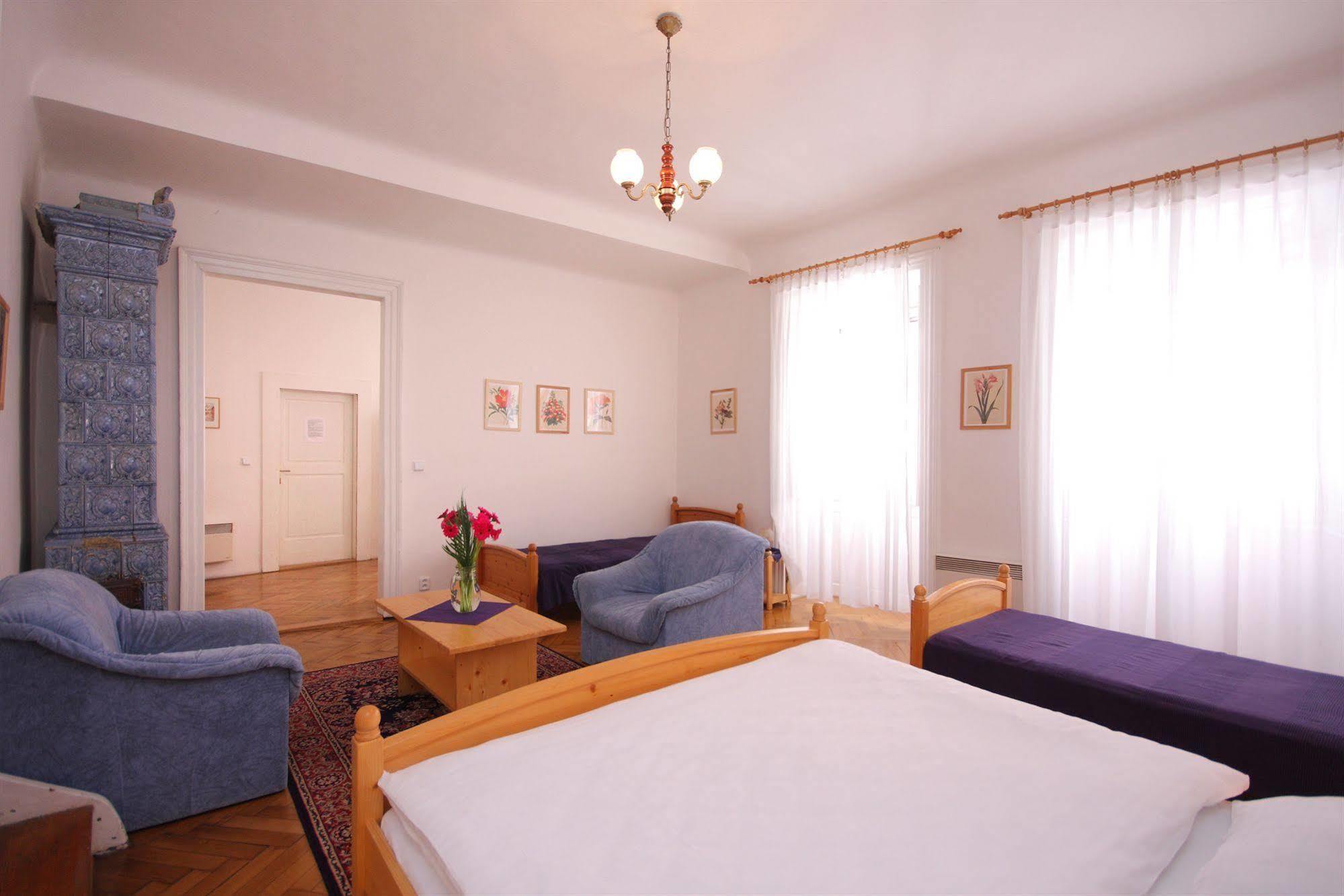 The Green Garland Pension Prague Exterior photo