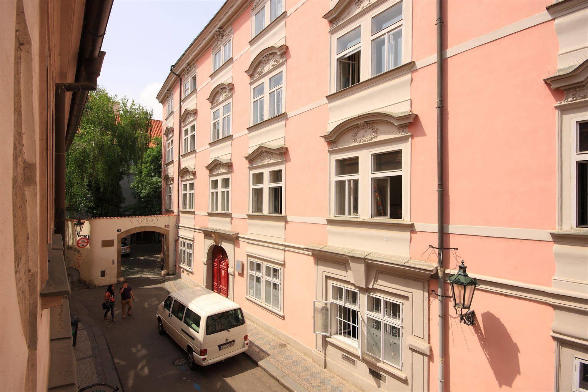 The Green Garland Pension Prague Exterior photo