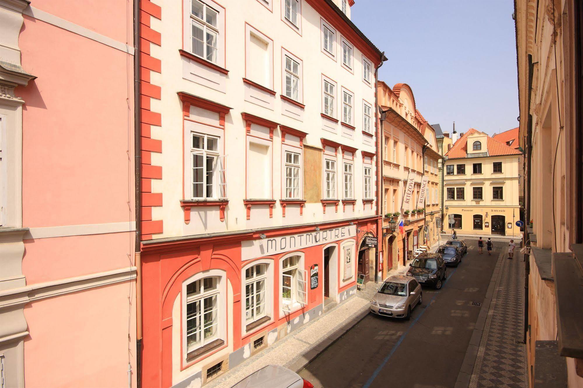 The Green Garland Pension Prague Exterior photo